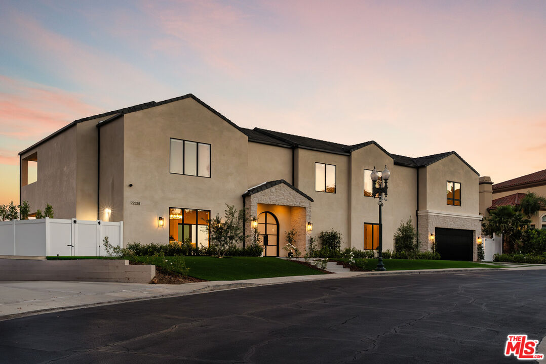 22328 S Summit Ridge Cir