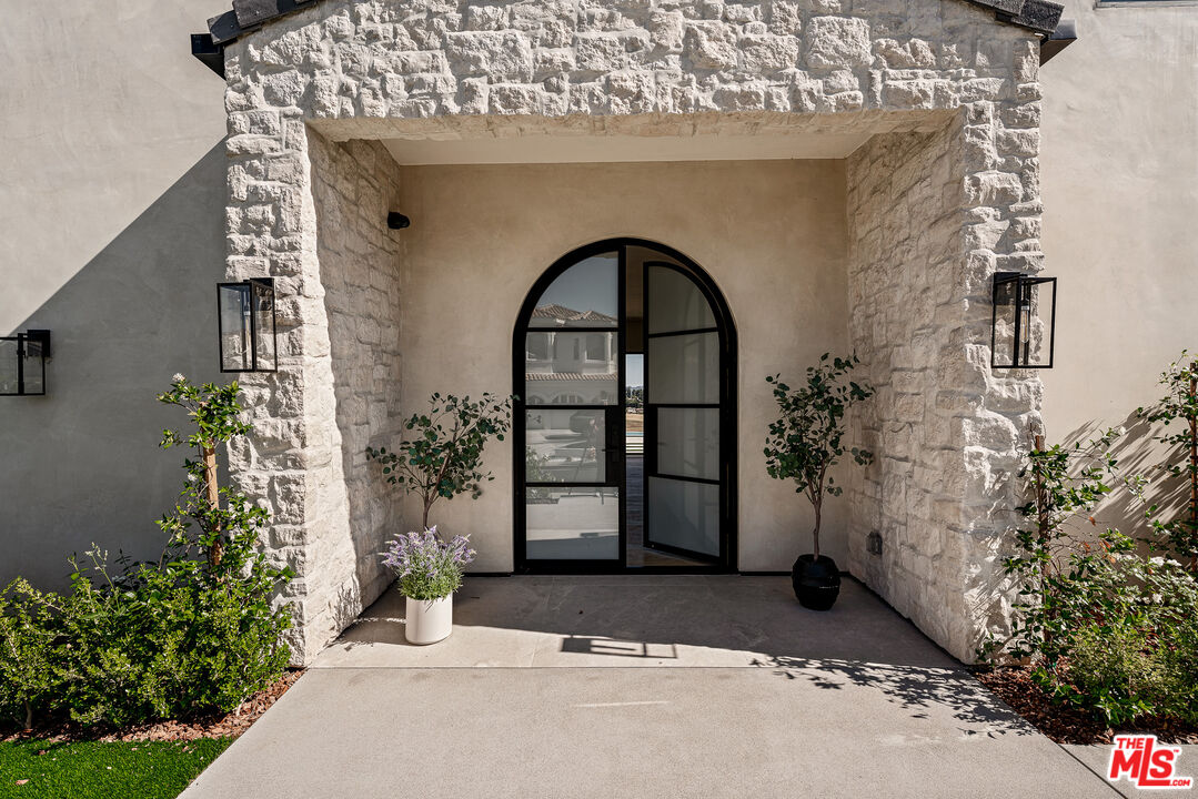22328 S Summit Ridge Cir