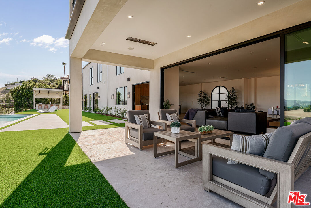 22328 S Summit Ridge Cir