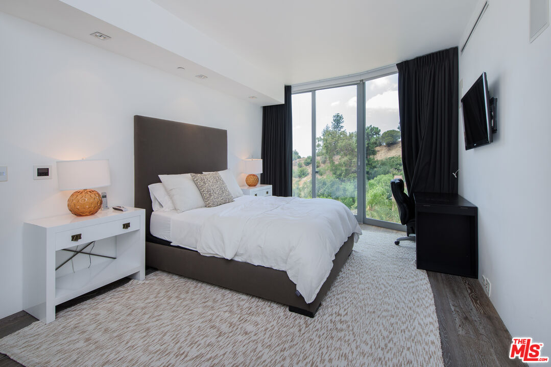 9274 Sierra Mar