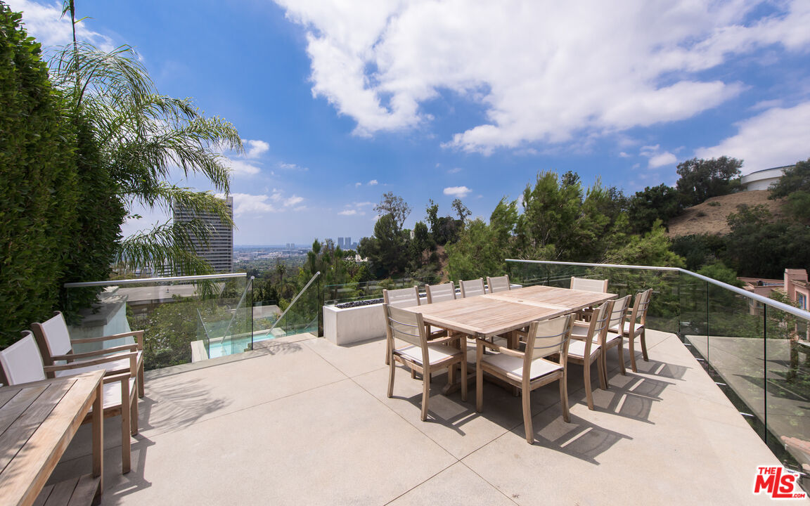 9274 Sierra Mar