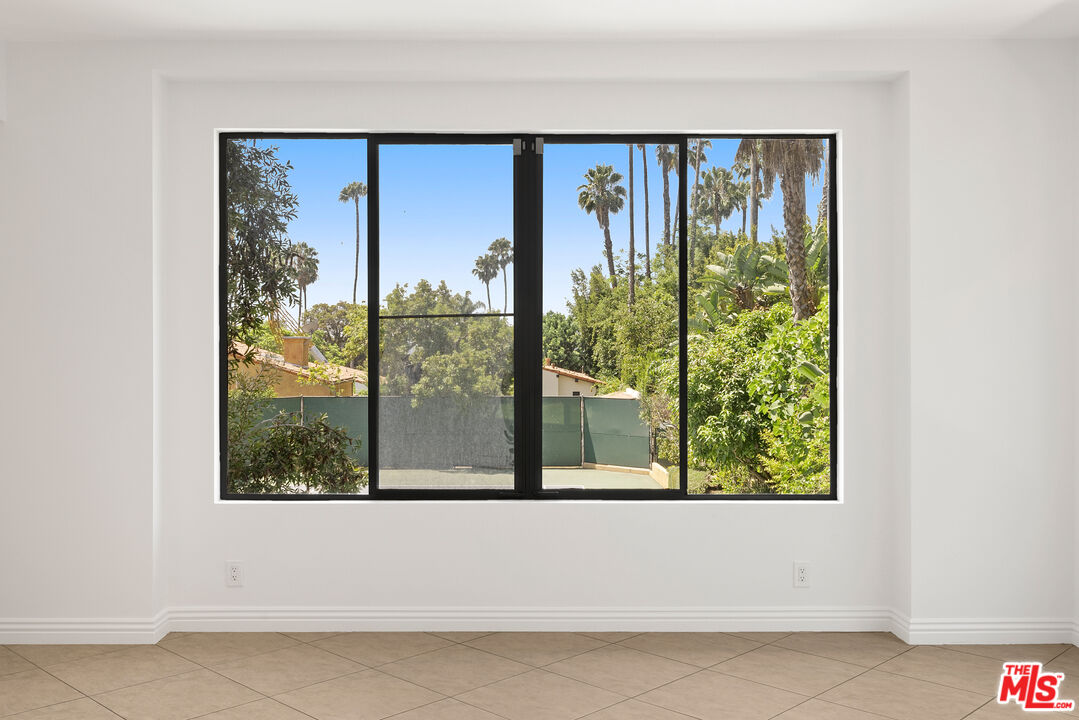1121 La Collina Dr