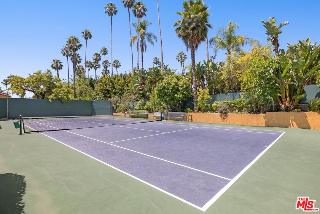 1121 La Collina Dr
