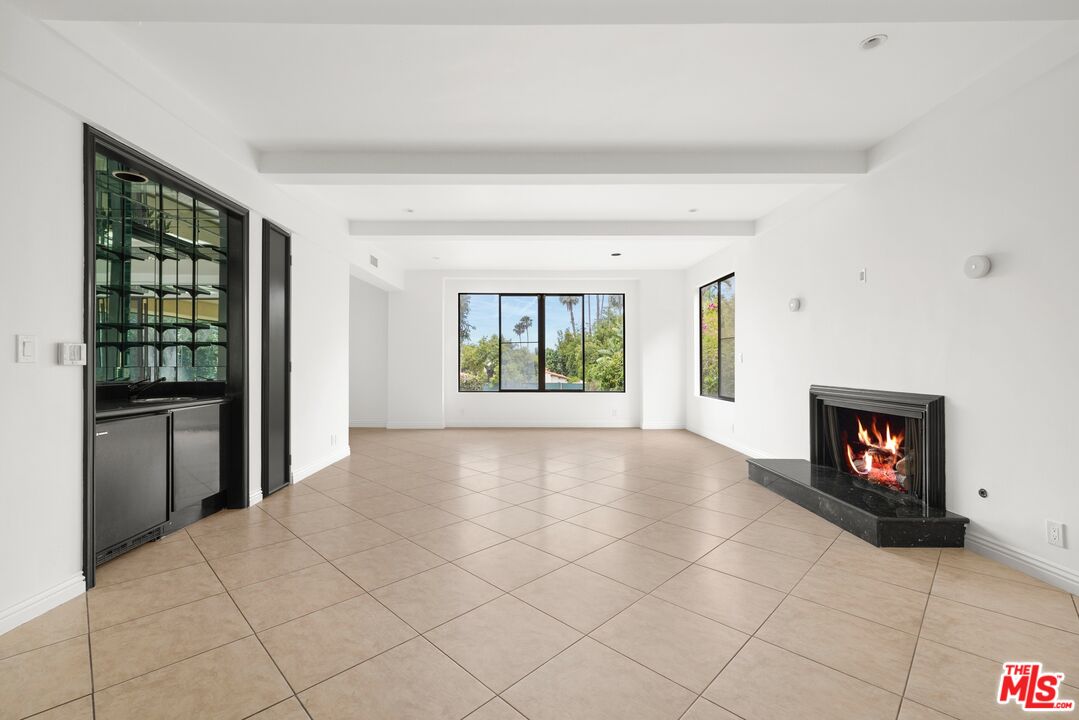 1121 La Collina Dr