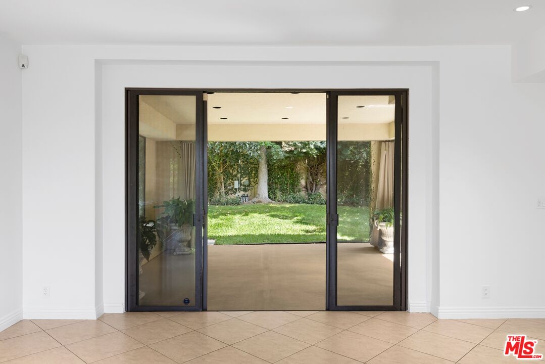 1121 La Collina Dr