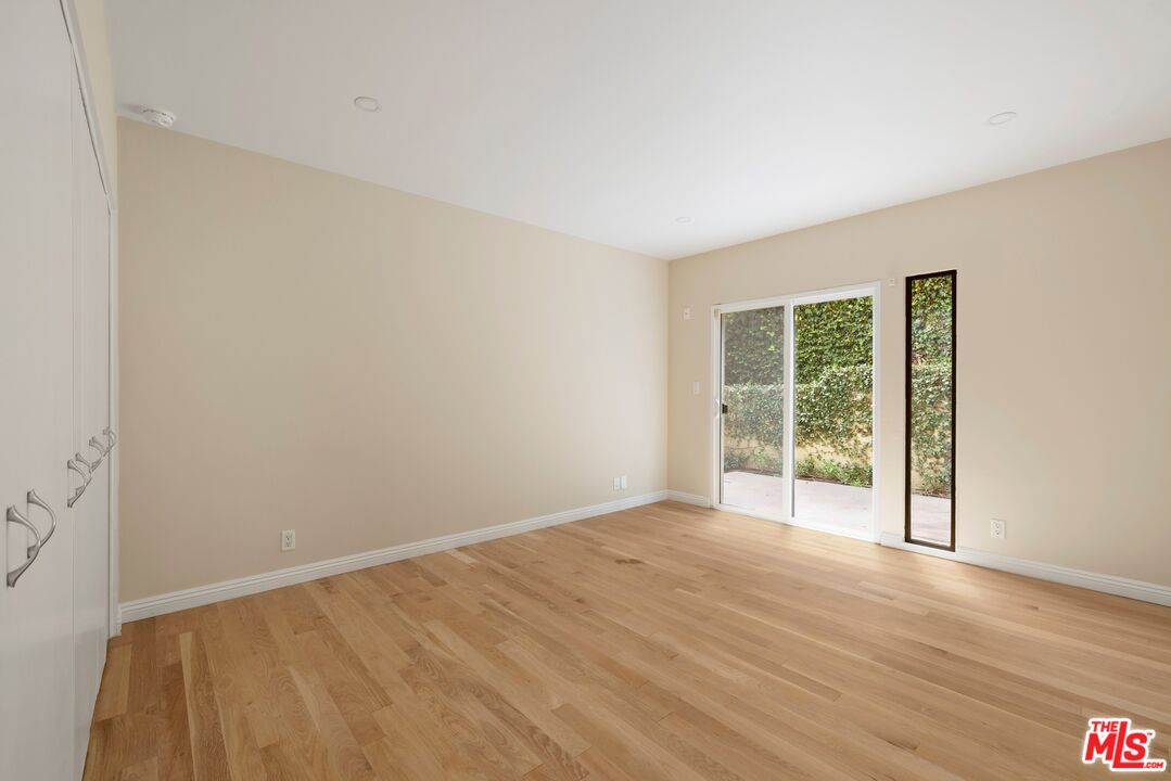 1121 La Collina Dr