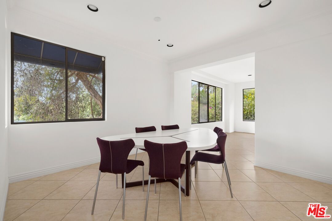 1121 La Collina Dr