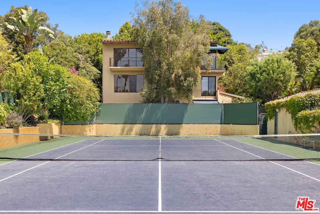 1121 La Collina Dr