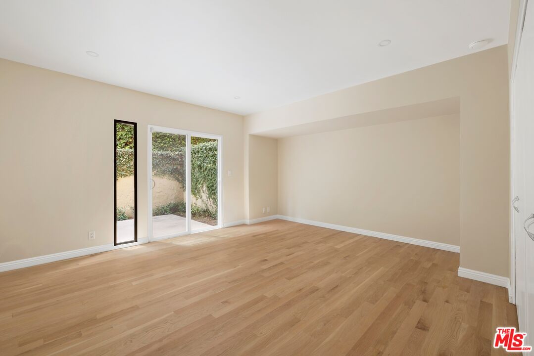 1121 La Collina Dr
