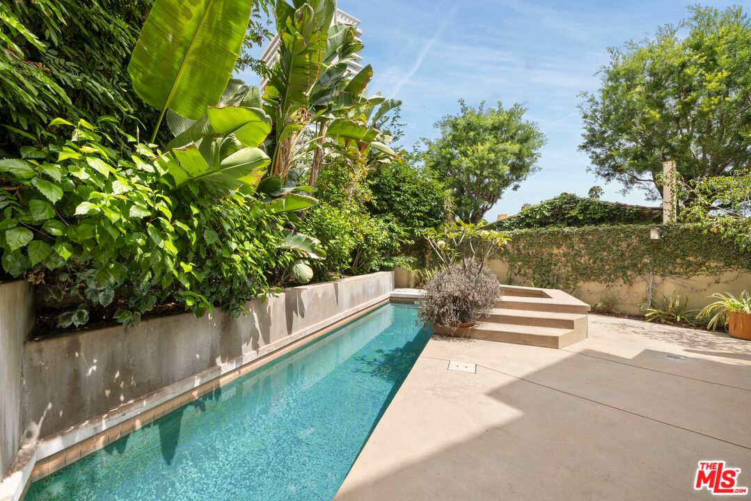 1121 La Collina Dr