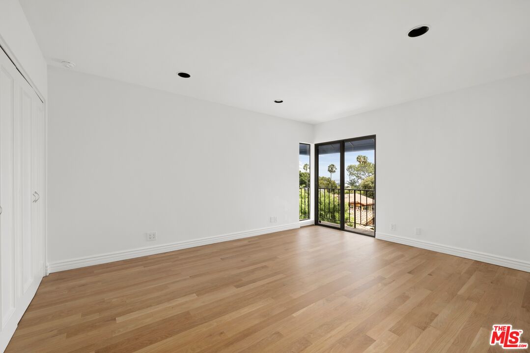 1121 La Collina Dr