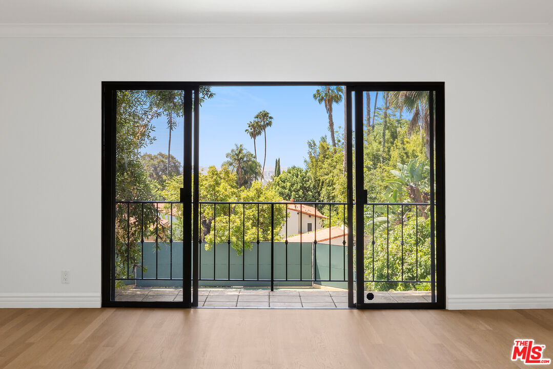 1121 La Collina Dr