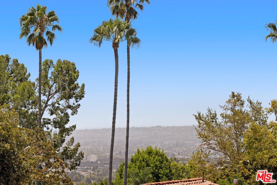 1121 La Collina Dr
