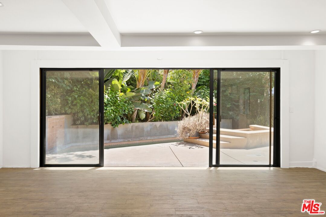 1121 La Collina Dr