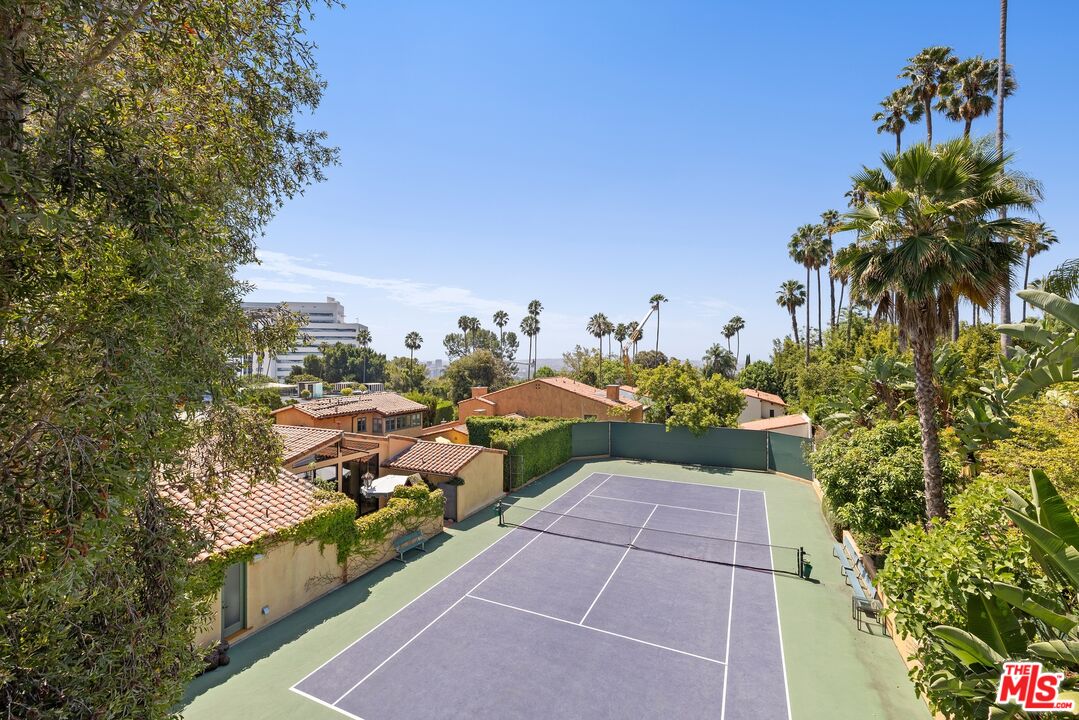 1121 La Collina Dr