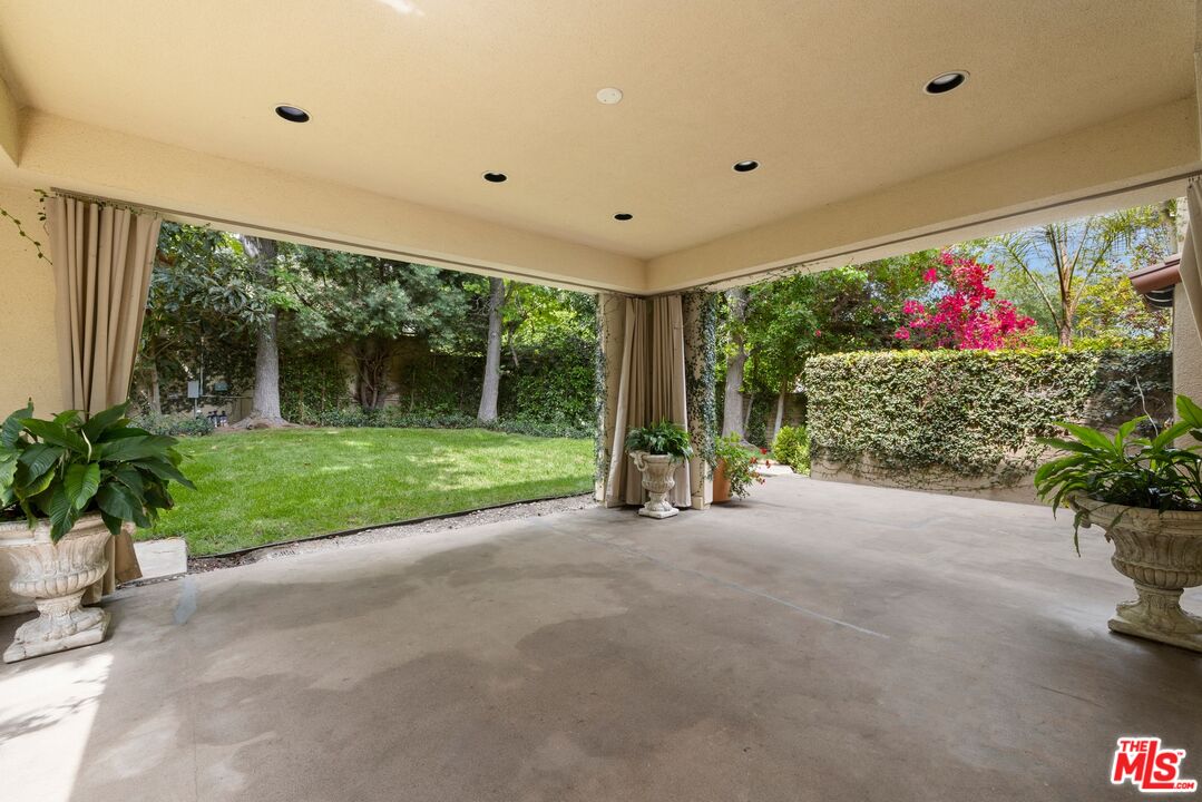 1121 La Collina Dr