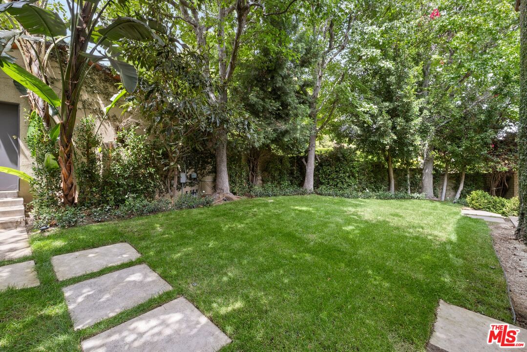 1121 La Collina Dr