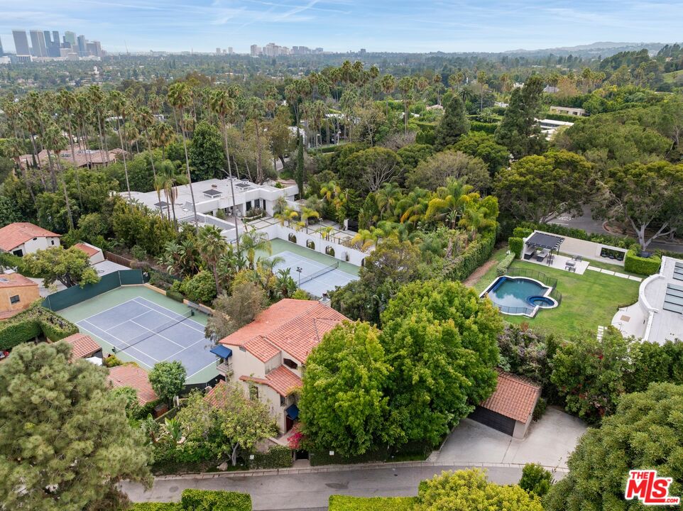 1121 La Collina Dr