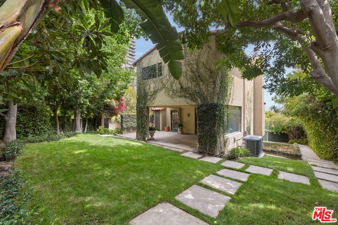 1121 La Collina Dr