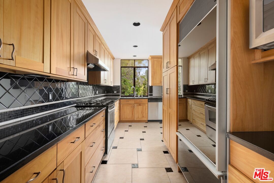 1121 La Collina Dr