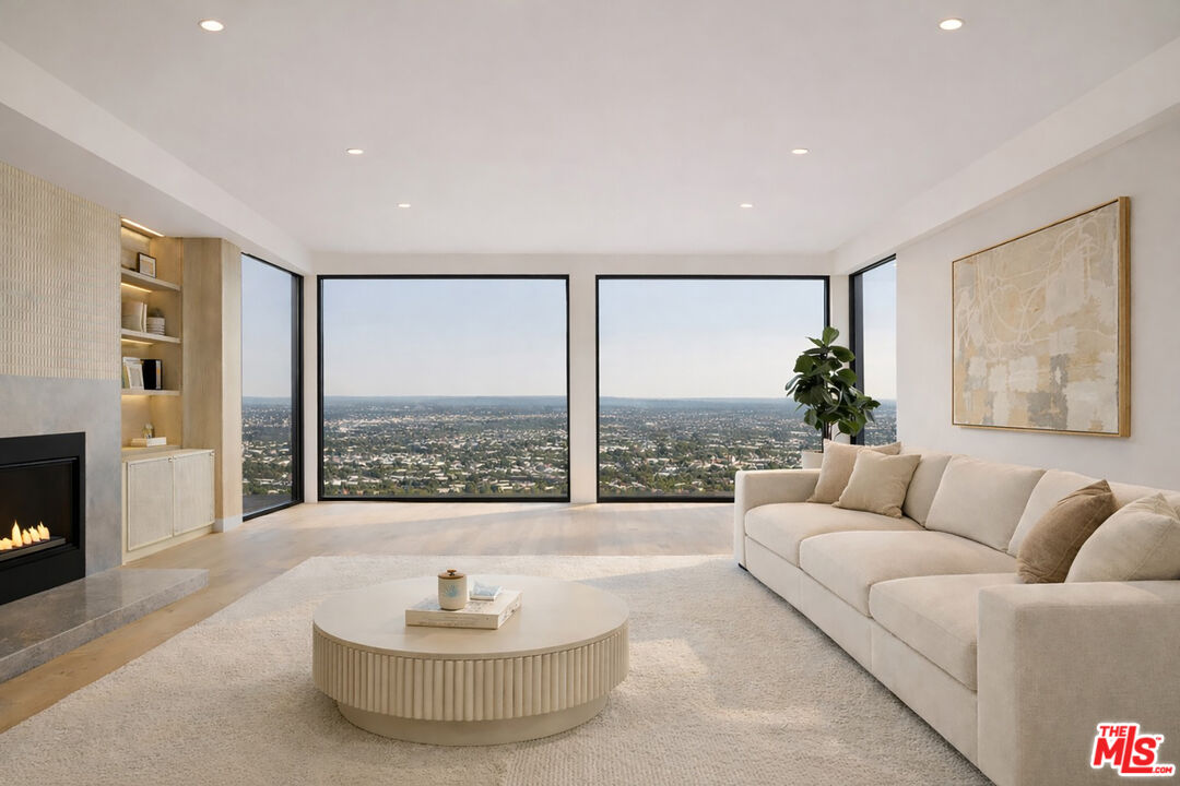 8527 Hedges Way