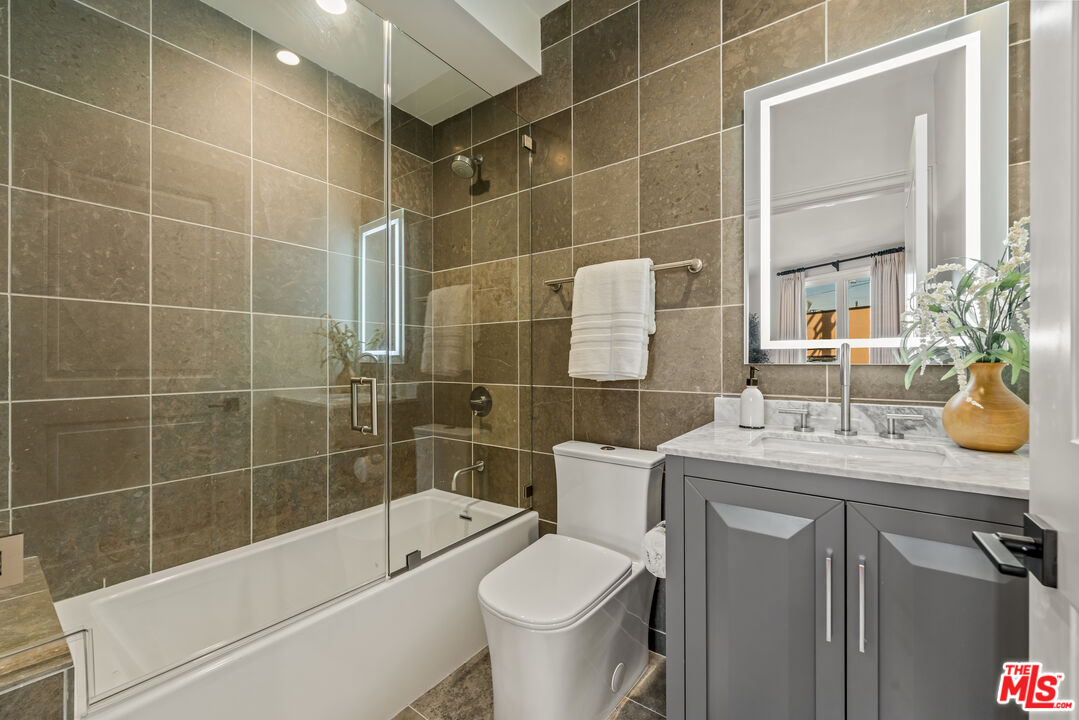 1825 Pandora Ave Unit: PH 402