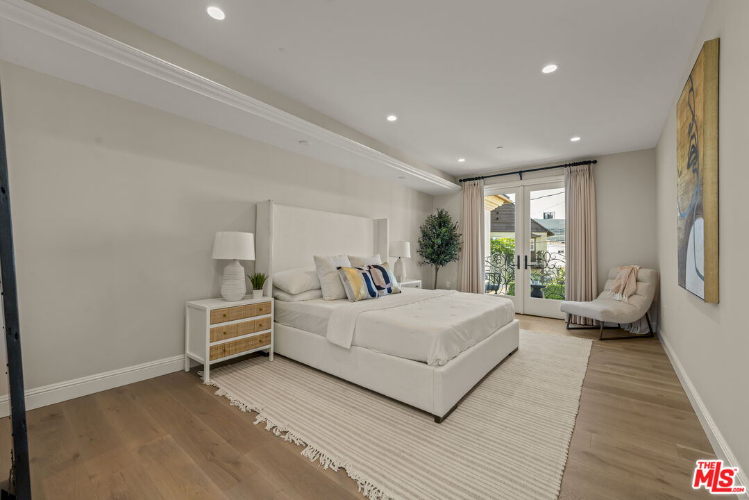 1825 Pandora Ave Unit: PH 402