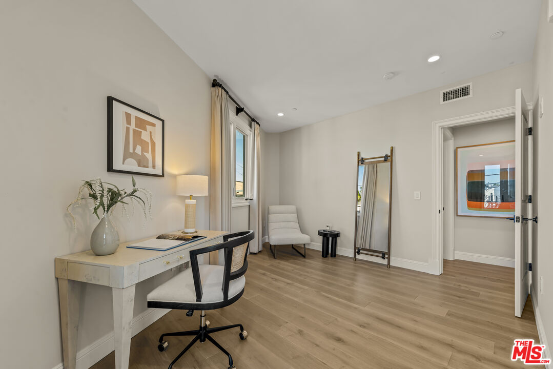 1825 Pandora Ave Unit: PH 402