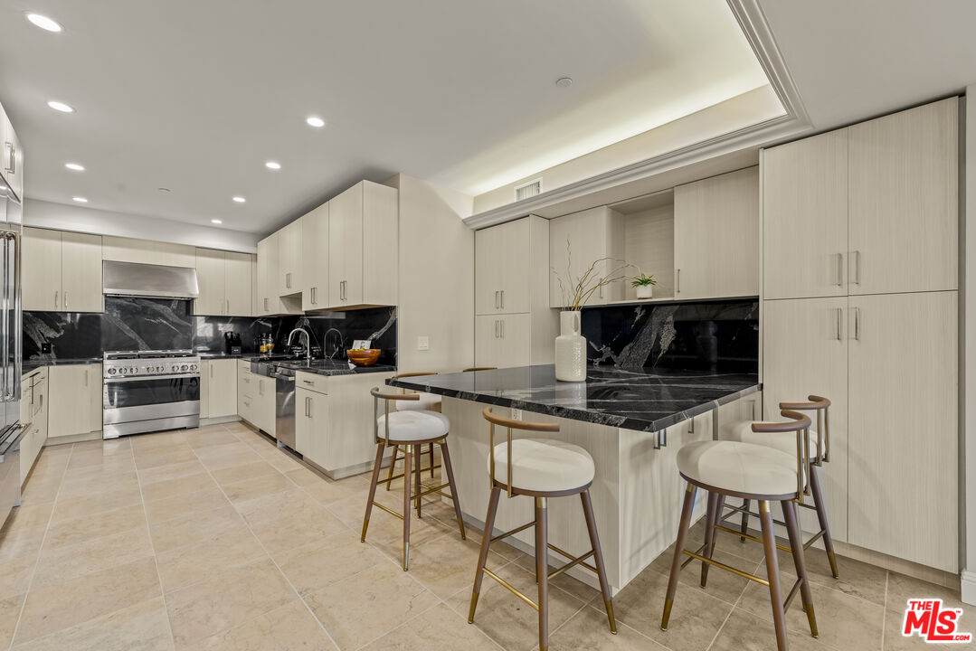 1825 Pandora Ave Unit: PH 402