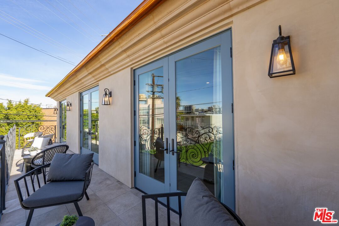 1825 Pandora Ave Unit: PH 402