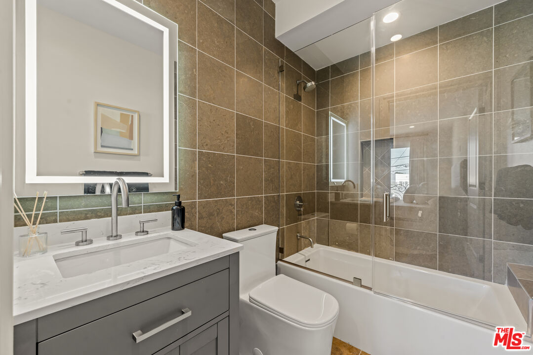 1825 Pandora Ave Unit: PH 402