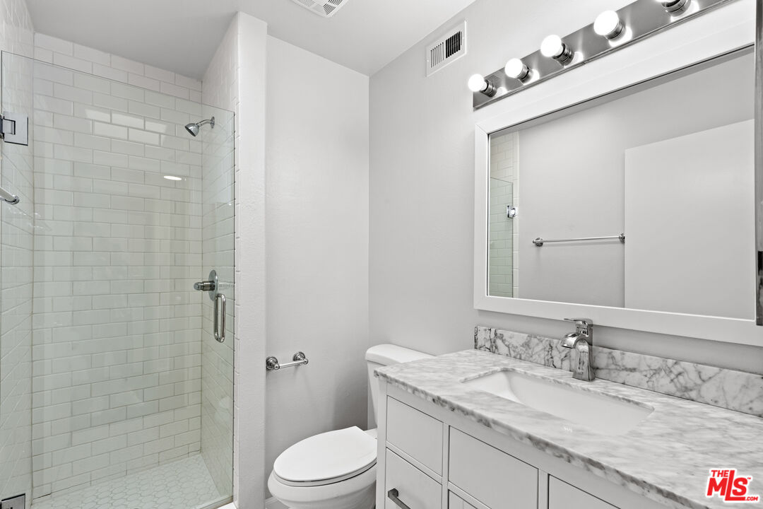 10627 Moorpark ST Unit: 8