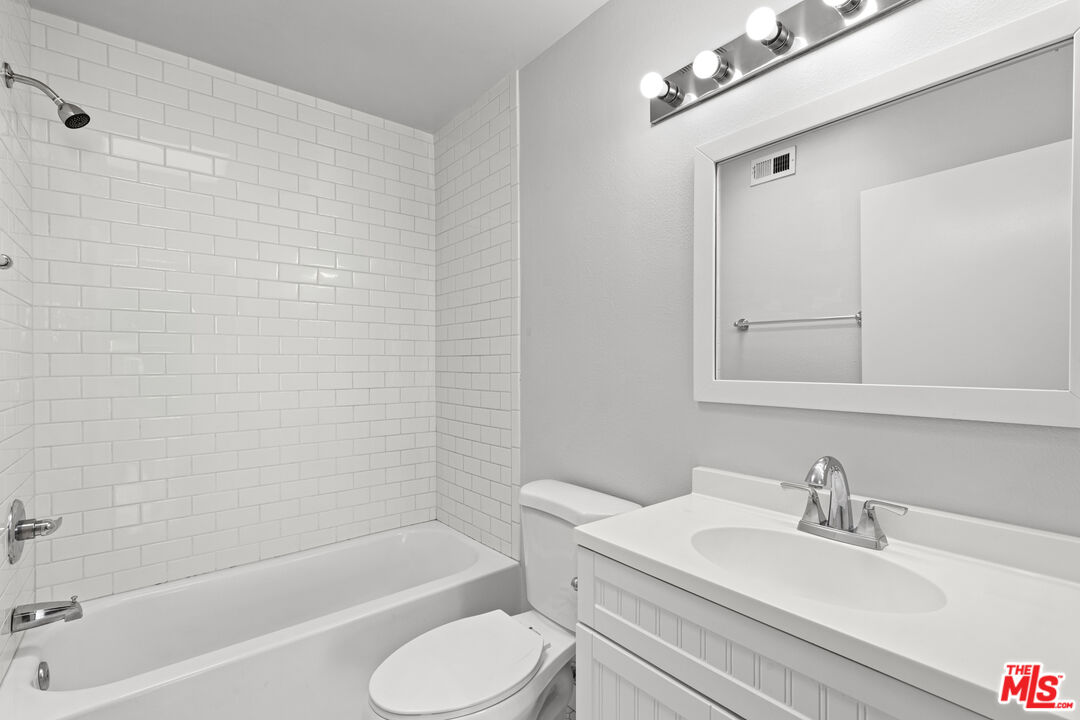 10627 Moorpark ST Unit: 8