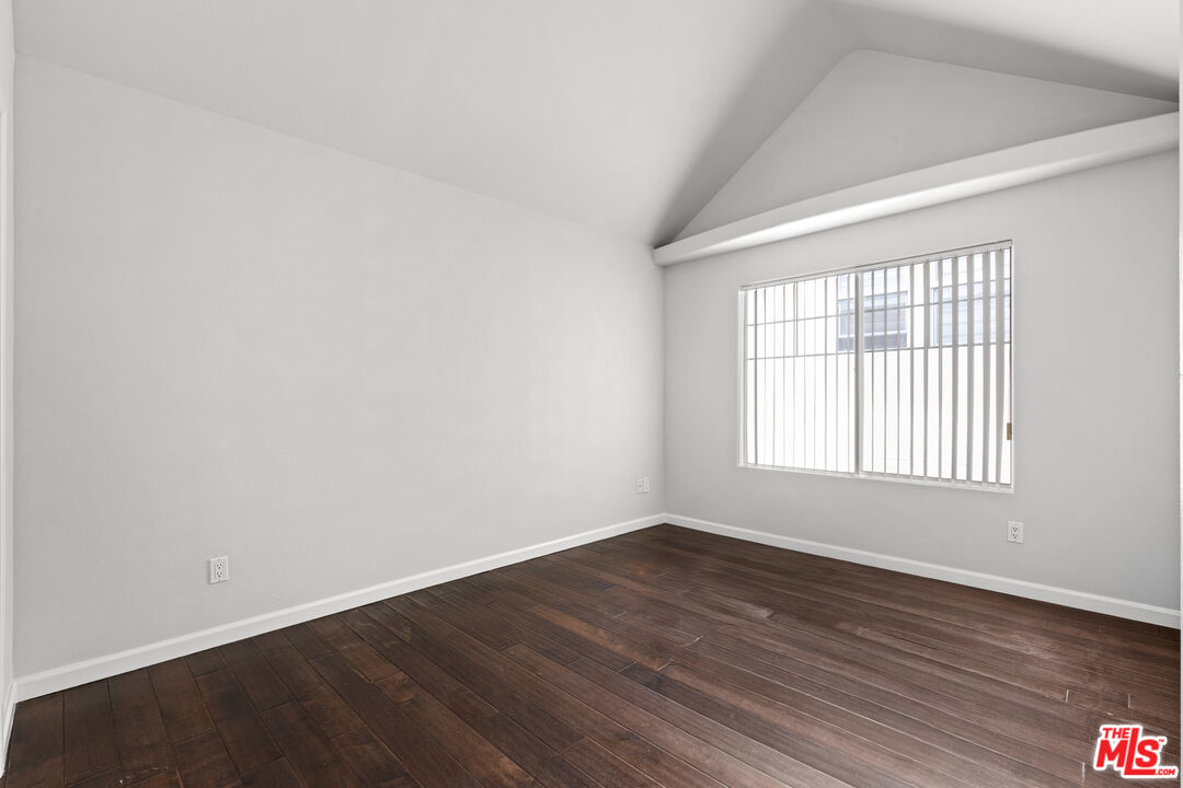 10627 Moorpark ST Unit: 8