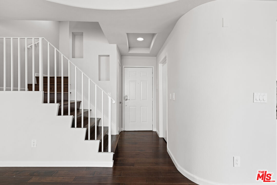 10627 Moorpark ST Unit: 8