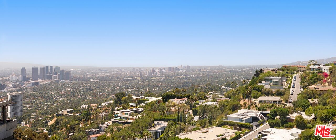 2275 Sunset Plaza