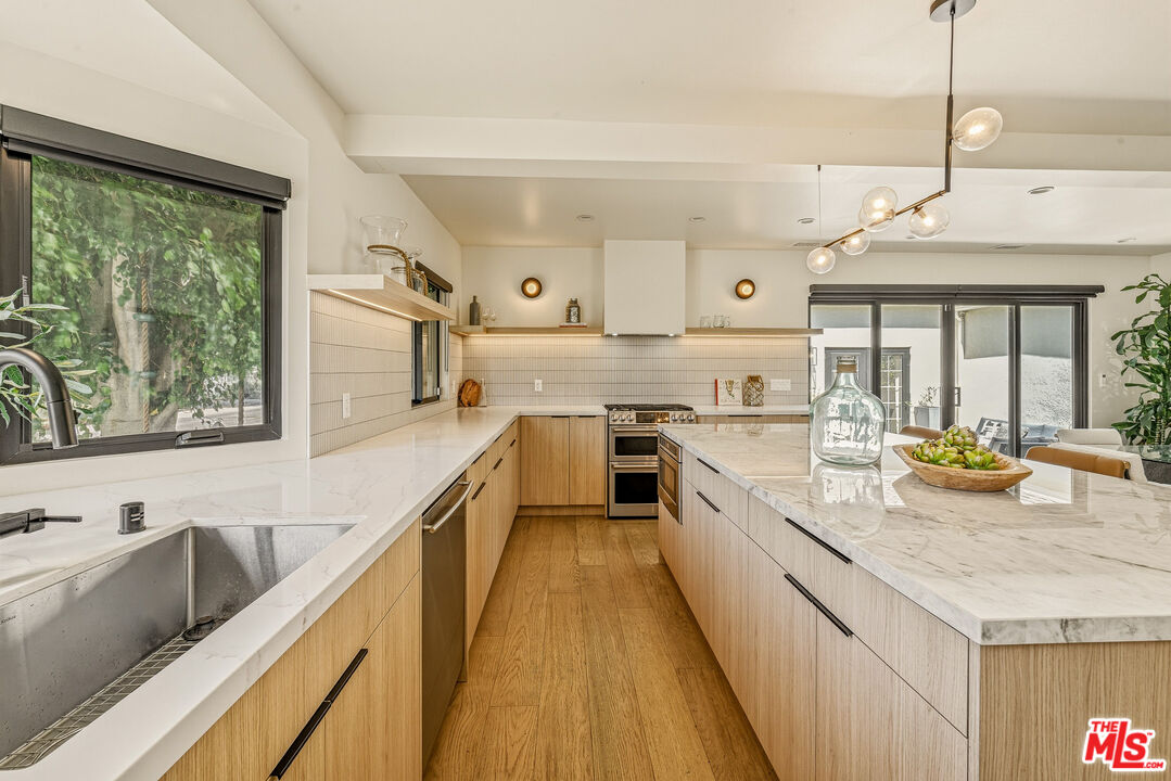 11357 Aqua Vista St