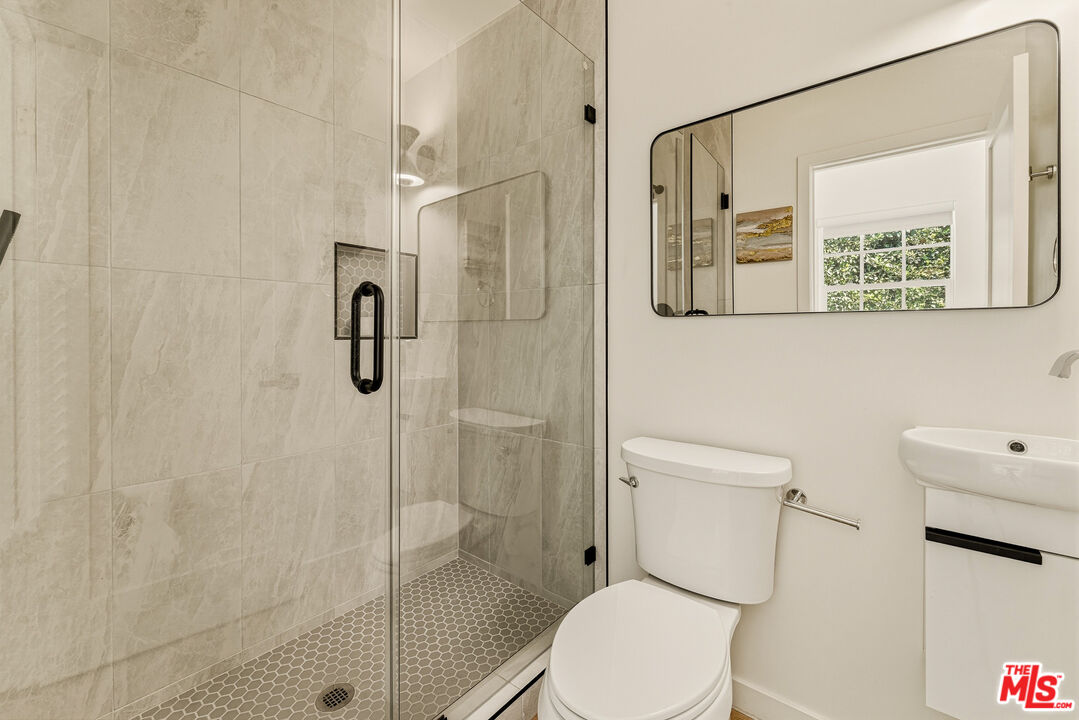 11357 Aqua Vista St