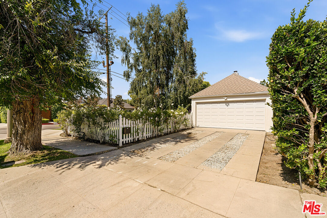 11357 Aqua Vista St