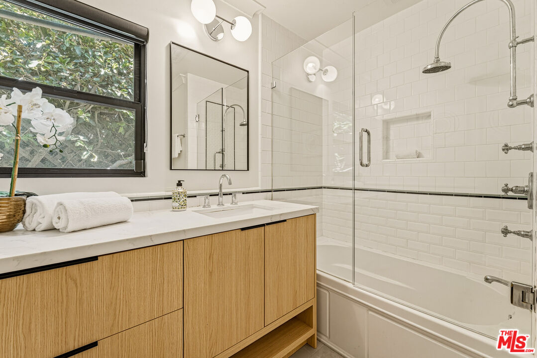 11357 Aqua Vista St