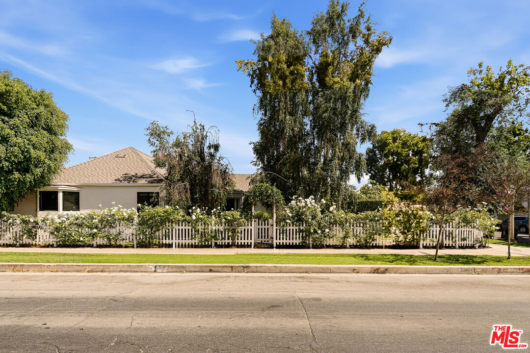 11357 Aqua Vista St
