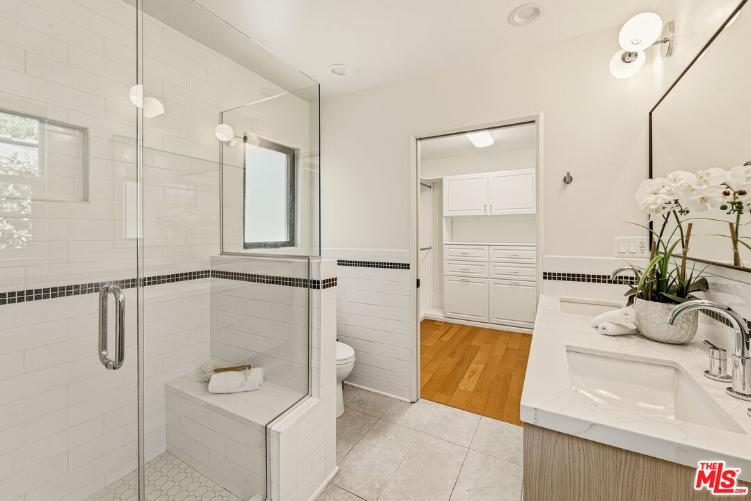 11357 Aqua Vista St