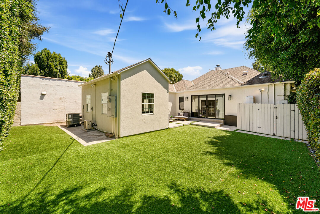 11357 Aqua Vista St