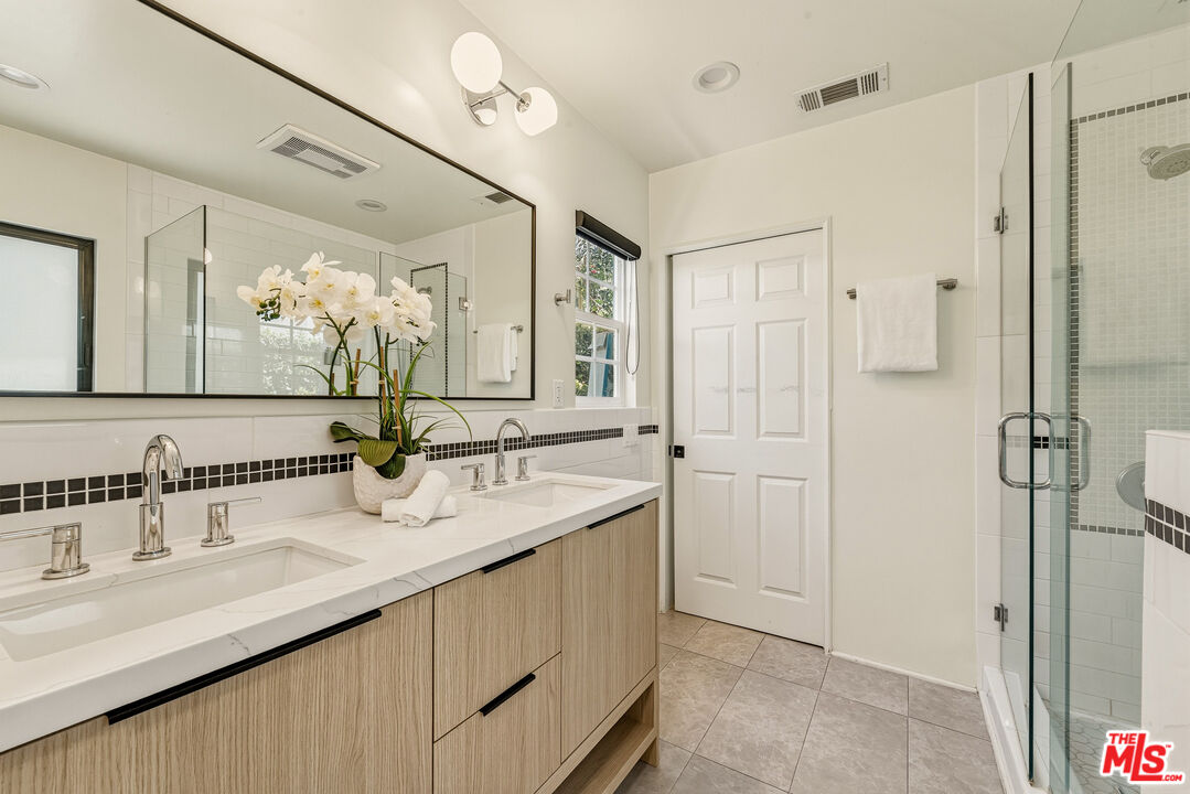 11357 Aqua Vista St