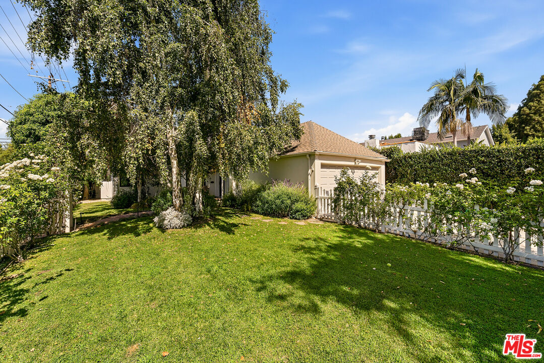 11357 Aqua Vista St