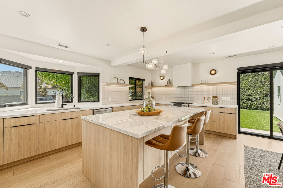 11357 Aqua Vista St