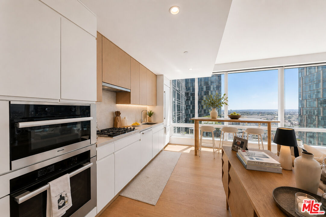 877 Francisco St Unit: 1611