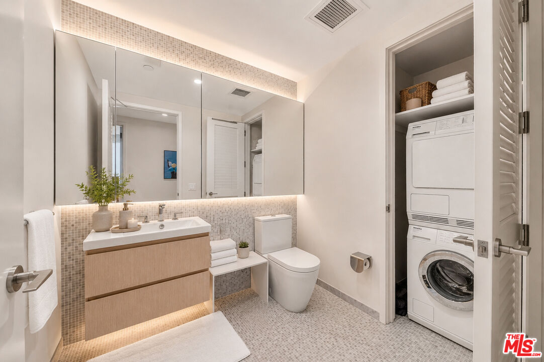 877 Francisco St Unit: 1611
