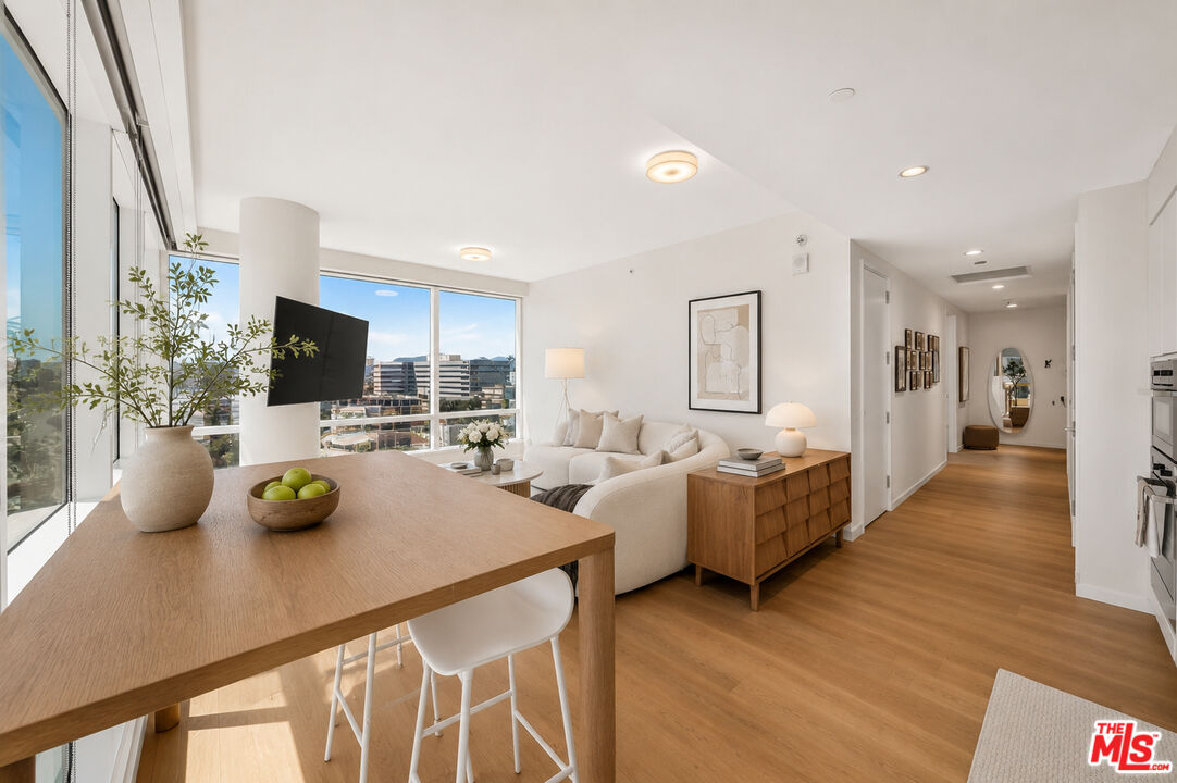 877 Francisco St Unit: 1611