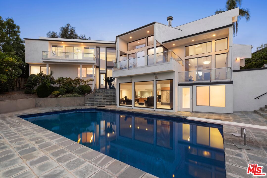 940 Linda Flora Dr